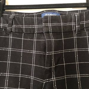 Old Navy Pixie mid rise ankle slacks, plaid.
